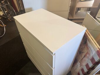 Hezká bílá 4 šuplíková komoda IKEA MALM - 6
