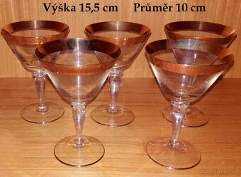 Prodám zachovalé skleničky, vázy, tácy, popelníky atd. - 6