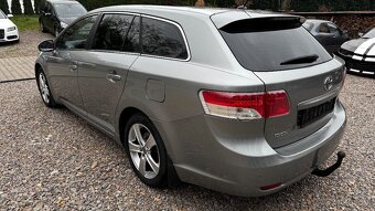 Toyota Avensis 2.2d 110kw automat, navi, kombi - 6