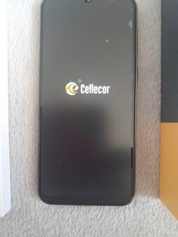 Mobilní telefon Cellecor 6gb RAM 128GB ROM dvě karty - 6