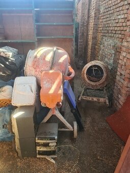 Soubor stavebního nářadí a stavebních hmot - 6