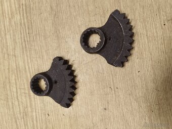 Dněpr -díly převodovky - 6