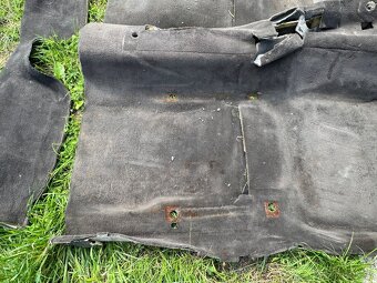 BMW E30 černý koberec 6vál - 6