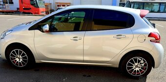 Peugeot 208 - 6