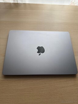 MacBook Air 13,6" (2022) M2, 8GB RAM, 512GB + příslušenství - 6