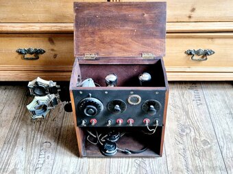 Staré rádio včetně sluchátek, Francie, rok 1923 - 6