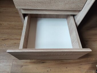 Psací stůl se třemi zásuvkami - 6