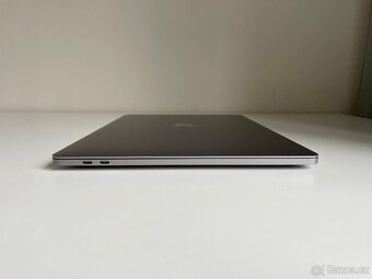 MacBook Pro 15” (2018) – výborný stav - 6
