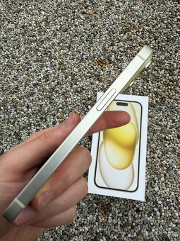 IPhone 15 - baterie 100% - 6