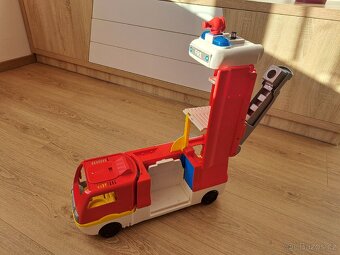 Hasičské auto se světelnými a zvukovými signály - 6