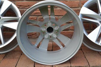 5x112 R17 Hliníkové disky Originál Škoda Superb - 6