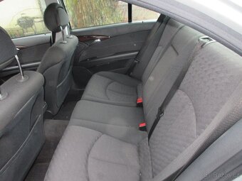 Mercedes Benz 220 - 6