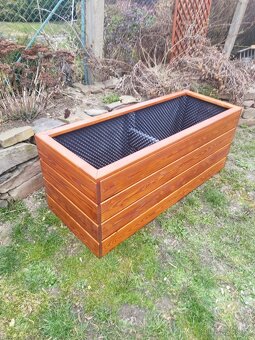 Vyvýšený záhon z modřínu. - 6