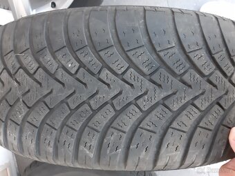 Prodám zimní pneu 215/60R16 - 6