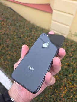 Apple iPhone 8 64GB černý - 6