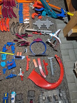 HOT WHEELS dráhy mix + unikátní díly - 6