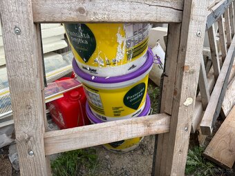 Šedý polystyren + talířové hmoždinky, chráničky, omítka... - 6