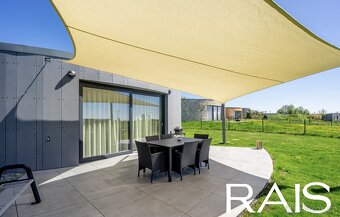 PRODEJ RODINNÉHO DOMU SE SAUNOU A VÍŘIVOU VANOU V ATRIU - 6