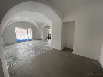 pronájem prostor k podnikání v centru města v přízemí - 6
