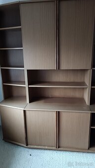 Prostorná obývací stěna v dekoru dřeva – retro/klasika - 6