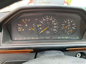 Mercedes Benz - W124 2.5D- turbo - 6