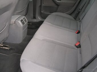 VOLKSWAGEN GOLF 1.9 TDi,77KW,ABS,ESP,AUTOMATICKÁ KLIMATIZACE - 6