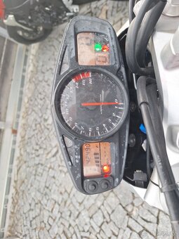 Suzuki GSR600 - 6