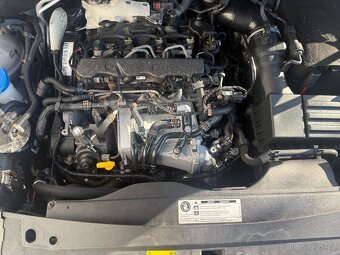 VW Caddy 2.0 TDI Naprosto v pořádku 5 mist - 6