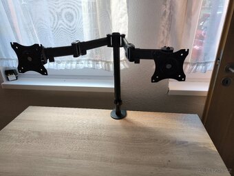 Prodám stolek na PC nebo jako psací stůl - 6