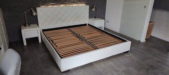 Manželská postel 200 x 180 s lamel. rošty a nočními stolky - 6