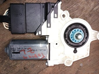 Motorek stahovačky VW Touran - 6