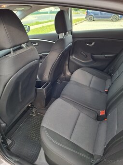 Prodám Hyundai i30 1,6CRDI - 6
