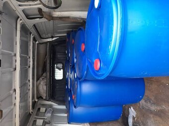 PRODÁM PLASTOVÉ SUDY NA 220L, DVA VSTUPY - 6