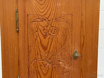 Velká dřevěná zdobená lékárnička masivní dřevo - 6