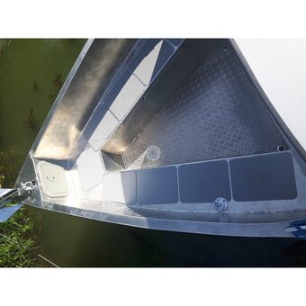 Hliníková loď s kajutou - 6