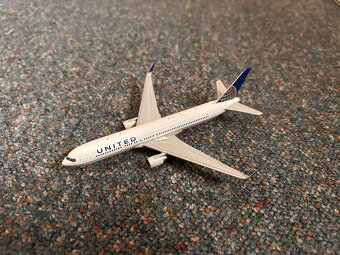 Prodám modely letadel Gemini jets 1:400 - 6