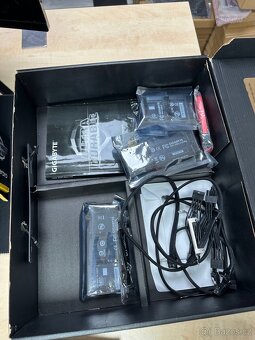 Gigabyte GA-X99-UD5 WIFI + XEON E5 2699 V4,64GB DDR4 - 6