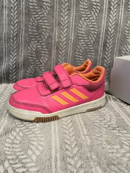 Dívčí tenisky Adidas vel. 35 v pěkném stavu - 6