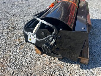 Vibrační válec noví na Smykový Nakladač - 6