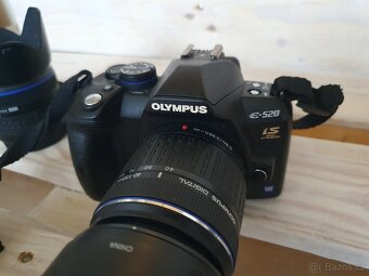 Olympus E-520, dva objektivy, dvě baterie, batoh, karty. - 6
