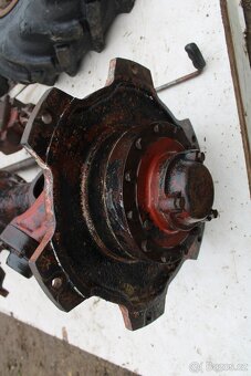 Zetor 7245 přední náprava převodovka kola kardan šrouby - 6