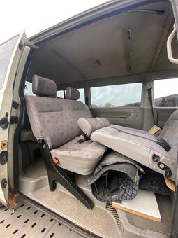 Utopená Volkswagenu caravella na díly - 6