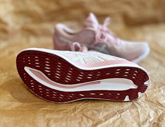 ASICS GlideRide Komfortní běžecké boty Unisex 43,5 - 6