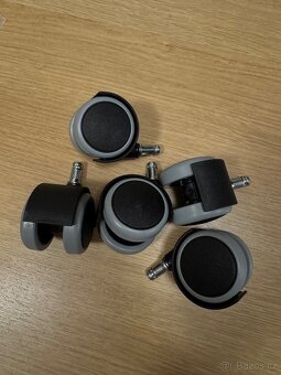 Kancelářská otočná židle IKEA Skruvsta - 6