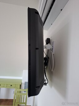 3x LCD TV 32" + set-top-boxy - 6