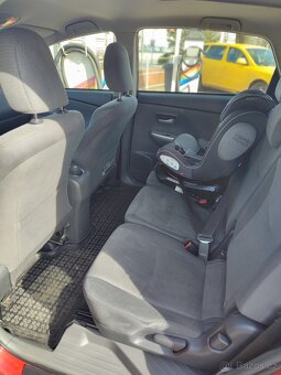 Toyota Prius Plus - 6