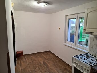 PRONÁJEM DOMU 2+1 , 57m2 Benátky Kbel - 6