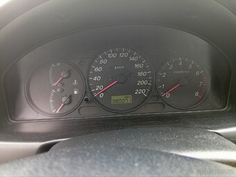 Mazda 323 f - 6