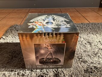 Sběratelská socha Queen Freddie Mercury Rock Iconz® - 6