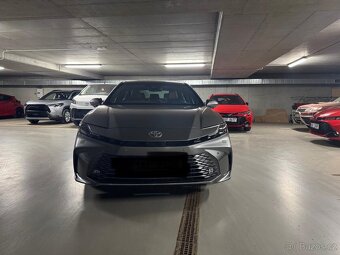 Toyota Camry Hybrid 2025 - 6